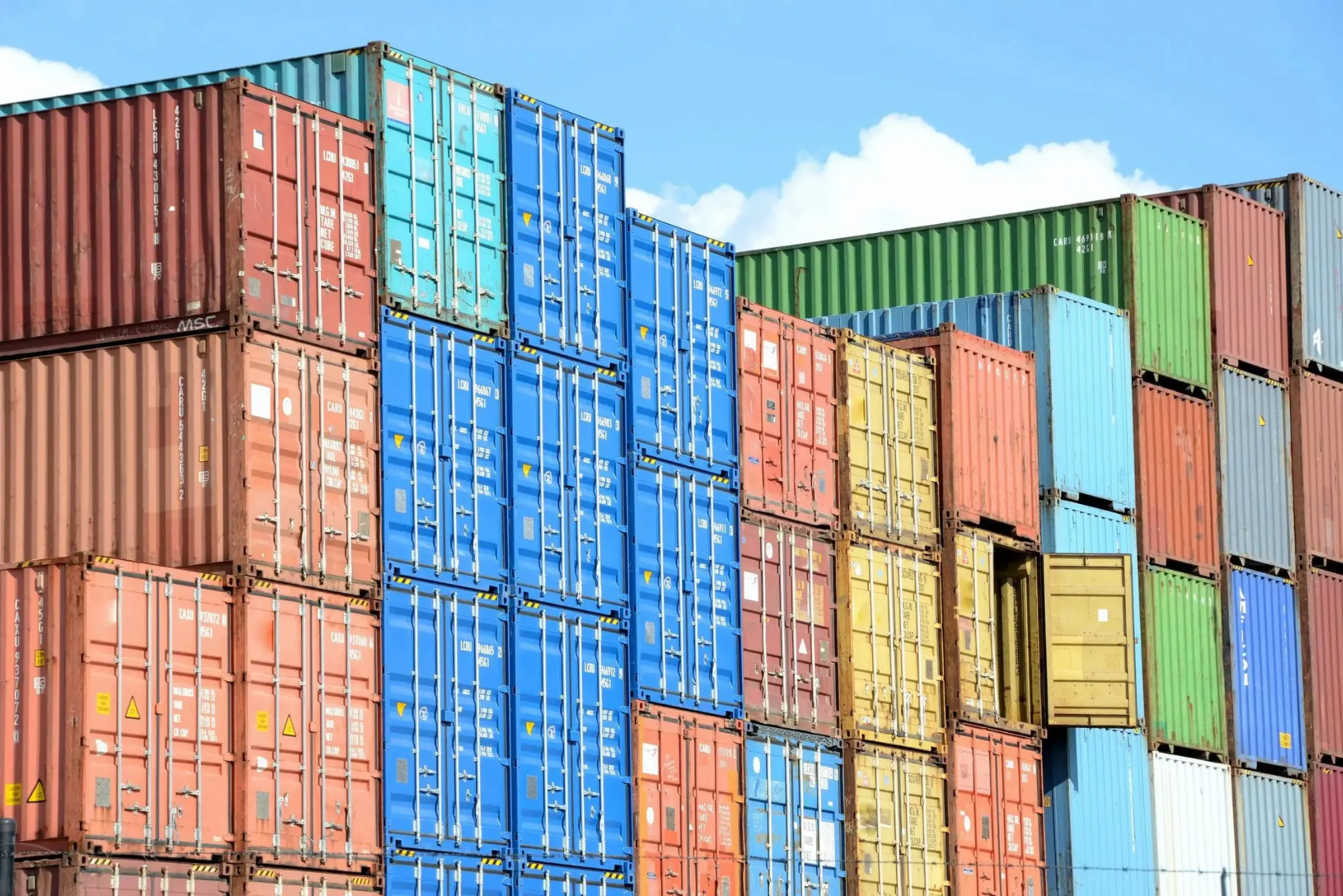 Factors to Consider When Buying Shipping Containers