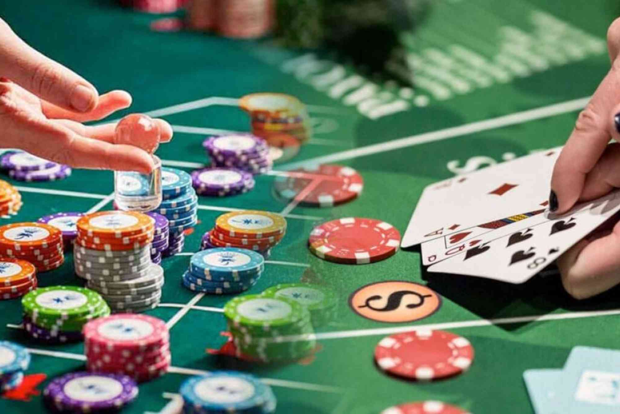 How Do Casinos Choose Which Games to Feature?
